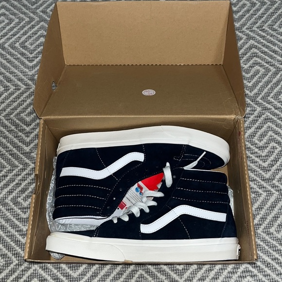 Sk8 Hi Vans in Navy Blue Suede UNUSED WITH TAGS - Picture 1 of 3
